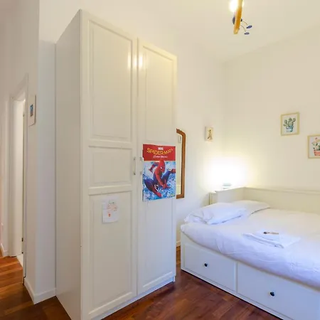 Joivy Colorful Apt For 6, 5 Mins From Piazza Corvetto