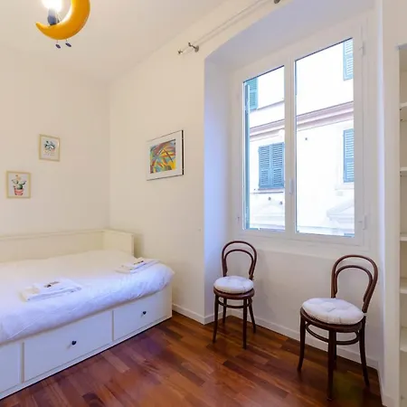 Joivy Colorful Apt For 6, 5 Mins From Piazza Corvetto Apartment Genoa